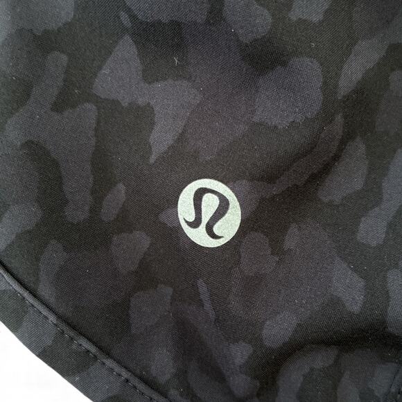 Lululemon Women’s Track That High-Rise Lined Short 3" Black Leopard Size 6 - Picture 5 of 9